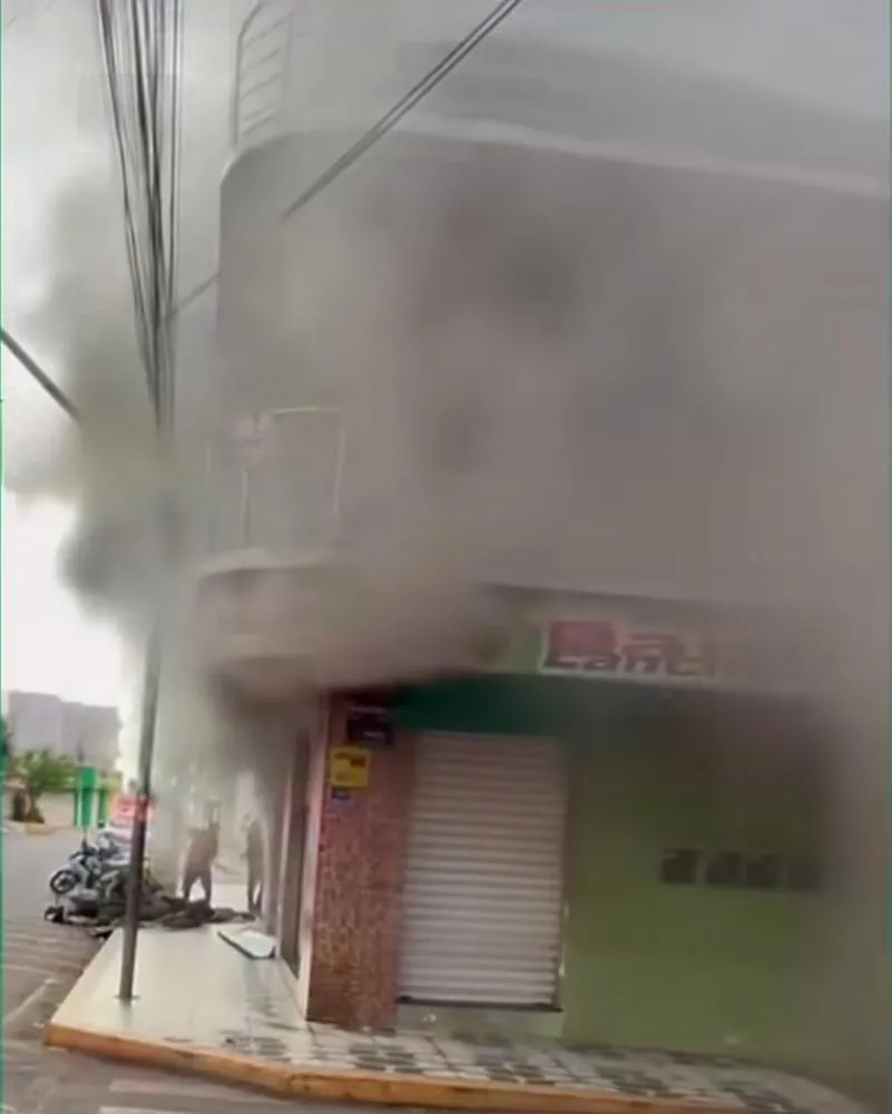 Incêndio atinge loja no centro de Tianguá na manhã desta terça-feira (2)