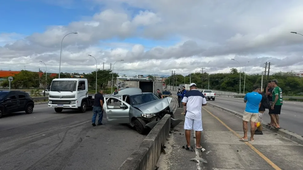Barman morre em acidente de carro em Fortaleza